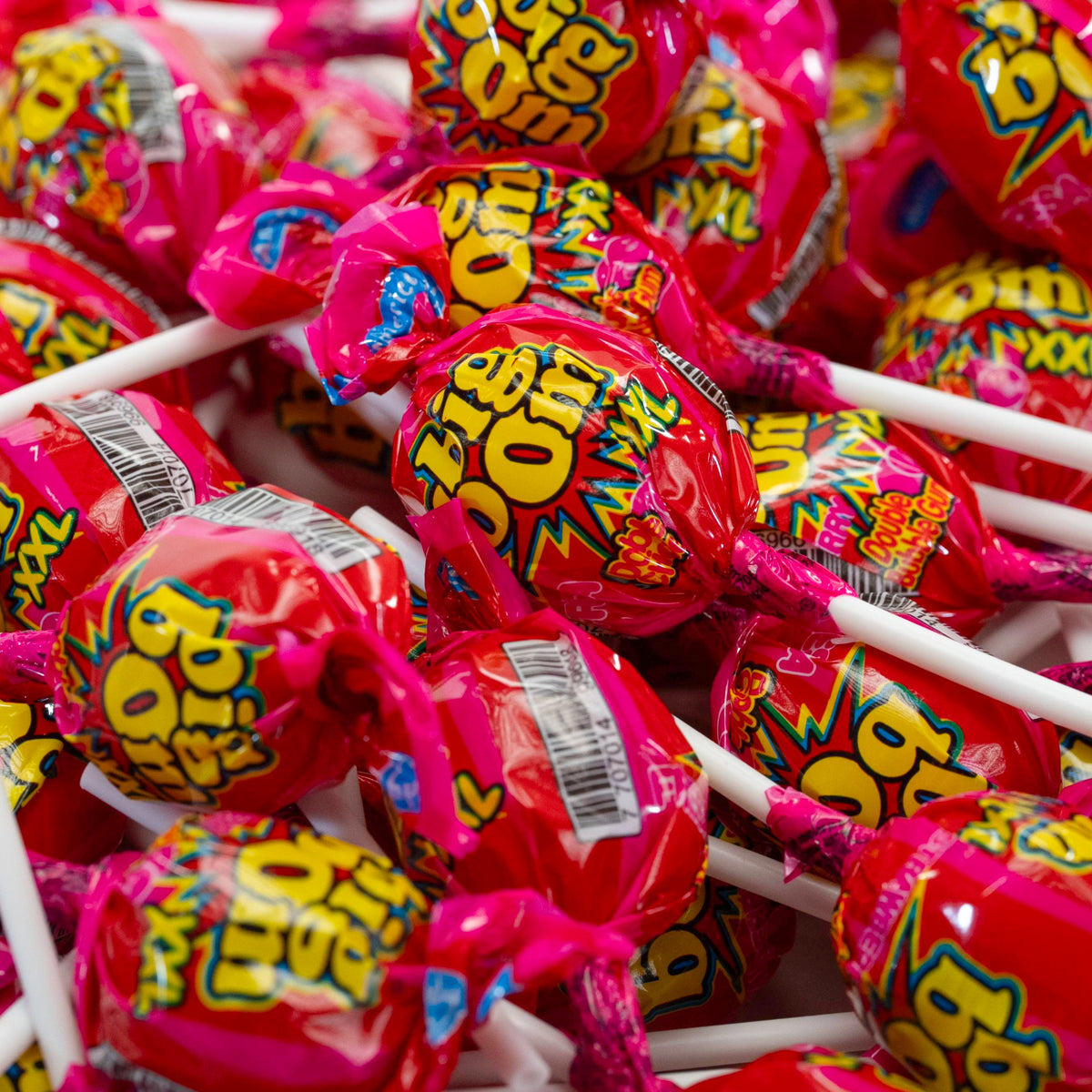 Big Bom XXL – Strawberry Burst (Jar of 80 Lollipops)